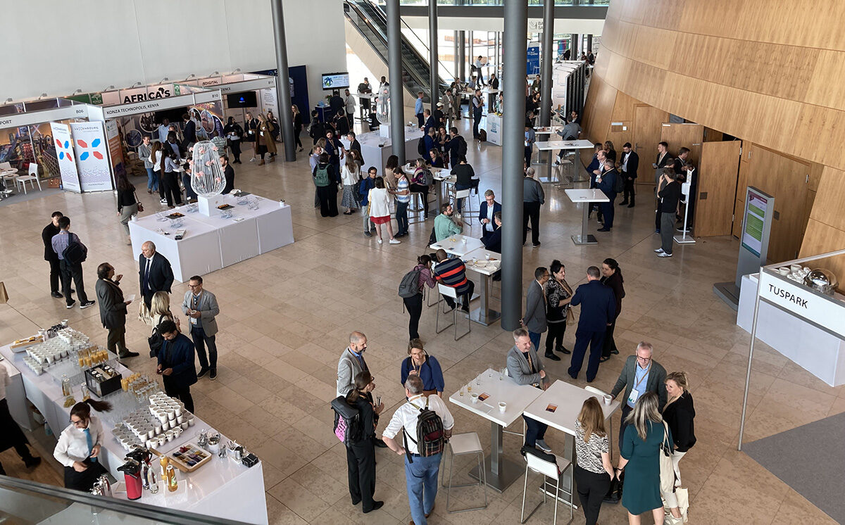 entdecken sie daniel von luxburgs innovationen – wegweisende ideen und moderne lösungen, die kunst, technologie und unternehmertum verbinden. erfahren sie mehr über seine inspirierenden projekte und zukunftsweisenden ansätze.