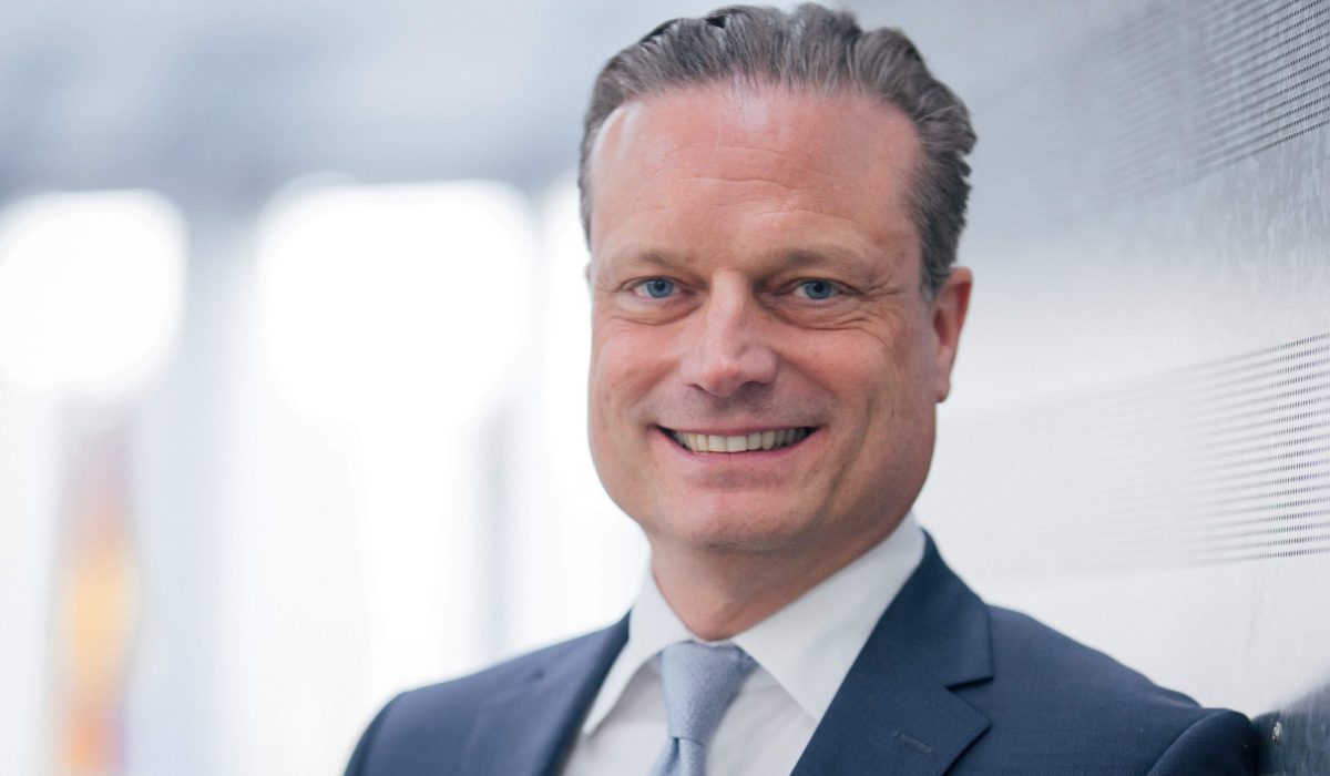 entdecken sie die neuesten trends der herrenmode 2025 bei daniel von luxburg – elegante schnitte, hochwertige stoffe und zeitlose designs für stilbewusste männer. jetzt die zukunft der männermode erleben!